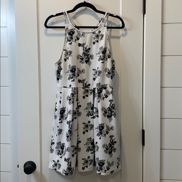 Dresses & Skirts - Floral Dress
